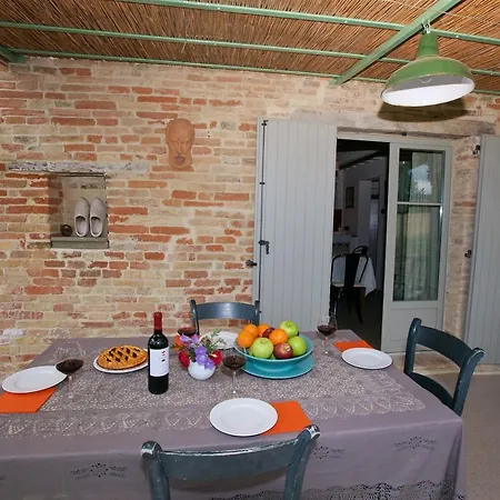 Casa vacanze Spacious Mansion In With Barbecue Corinaldo